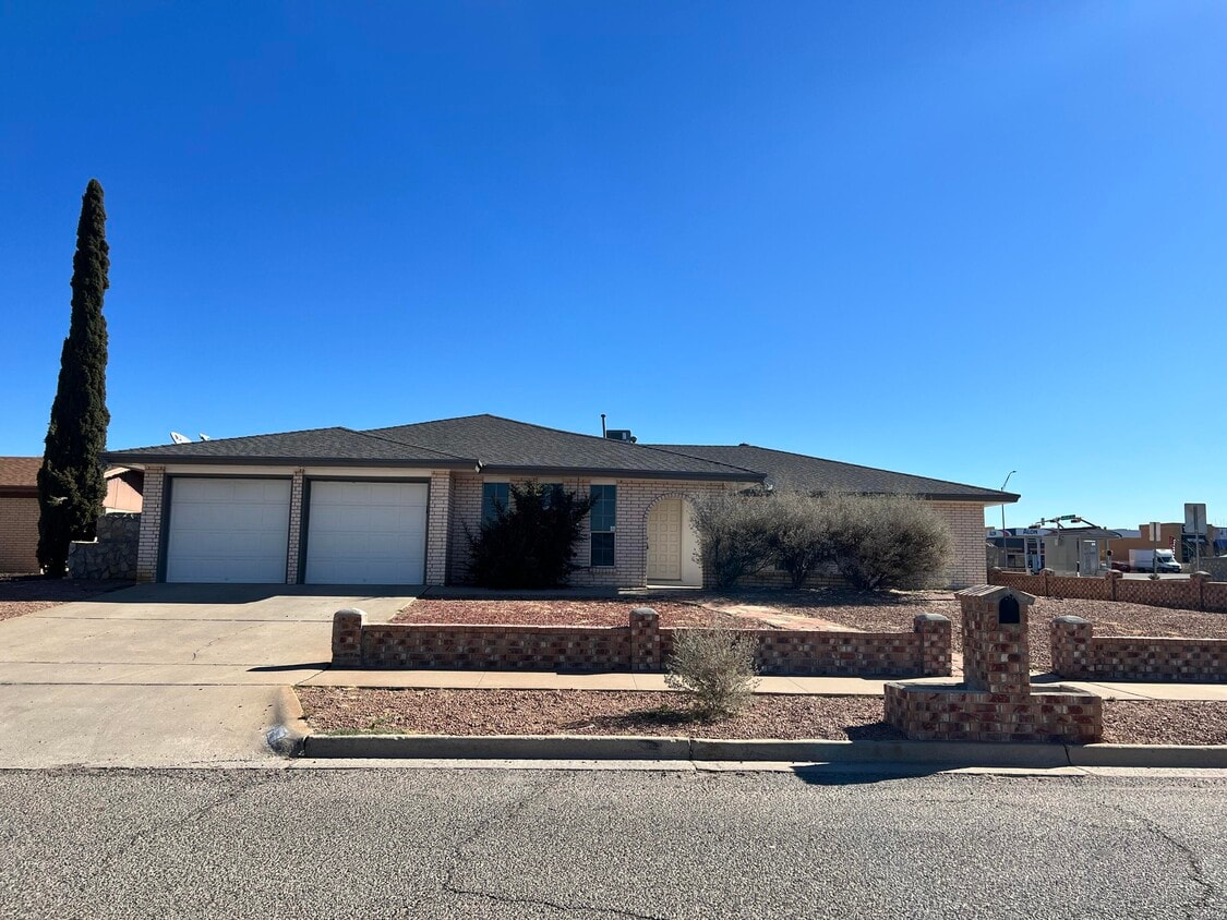 Primary Photo - 1400 Monte Negro Dr