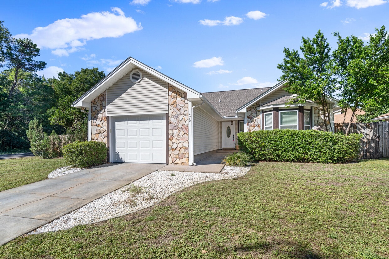 Primary Photo - 470 Managua Way