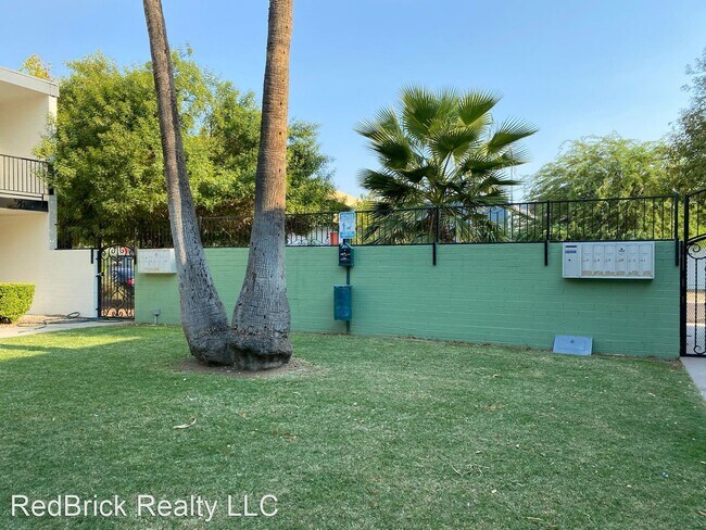 Building Photo - 2 br, 1 bath House - 1942 W Berridge Ln #8