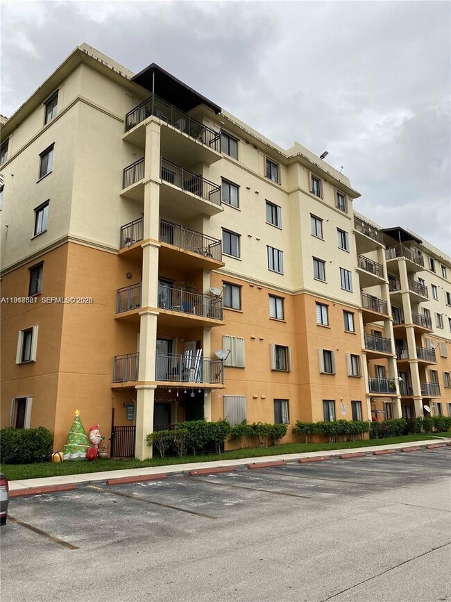 Building Photo - 9300 Fontainebleau Blvd