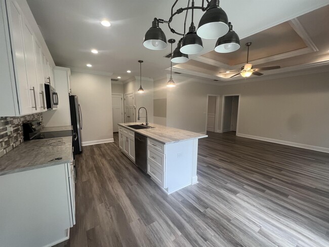 Building Photo - 1561 Live Oak Dr