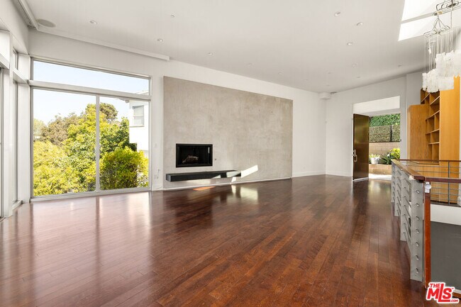 Foto del edificio - 3255 Fernwood Ave