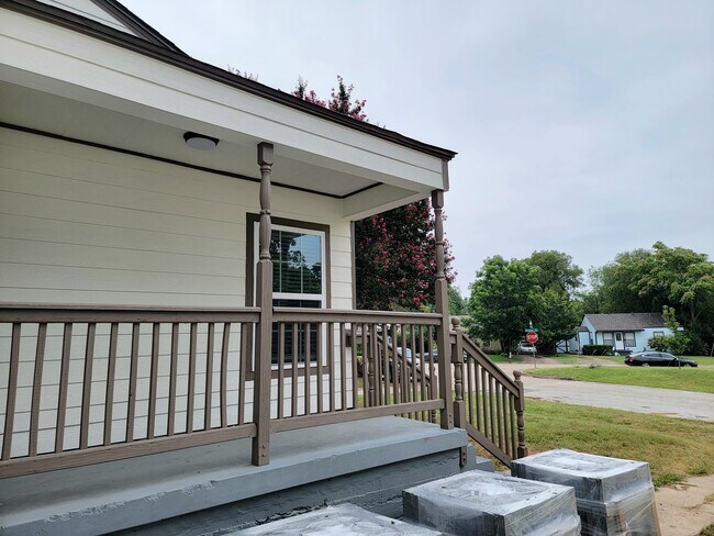 Foto del edificio - 4332 Houghton Ave