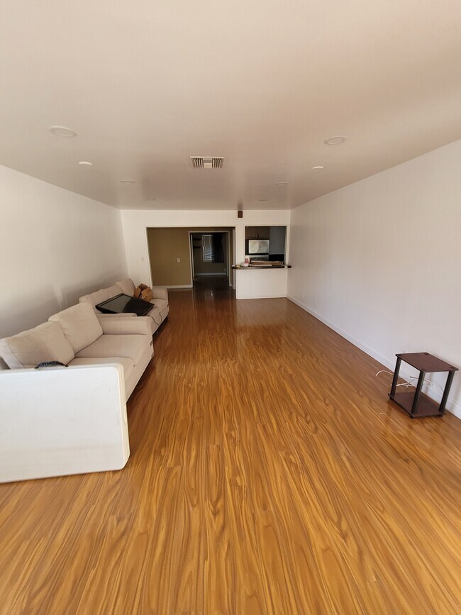 Building Photo - 11976 Redbank St