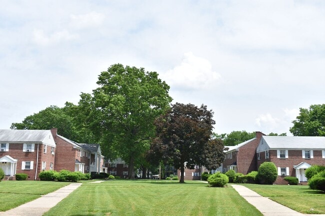 Building Photo - Michael Manor Apartment Homes