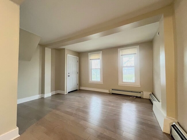 Building Photo - 46 Hawley St