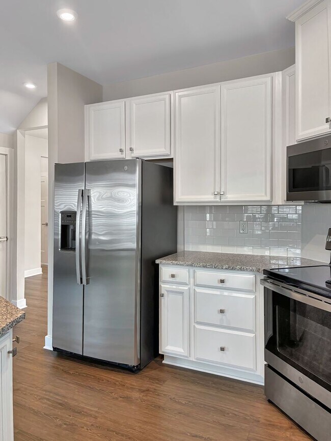 Building Photo - New and Modern Three Bedroom in Bon Air