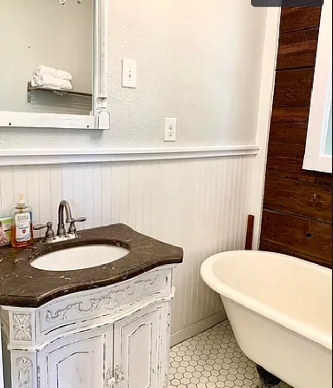 Foto del edificio - 103 St Charles