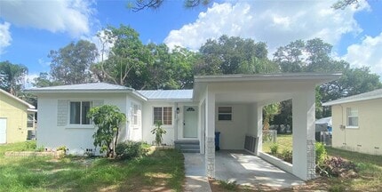 Building Photo - 8023 Country Club Rd N