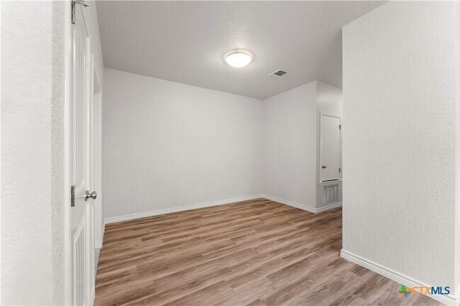 Building Photo - 1110 Zora Dr