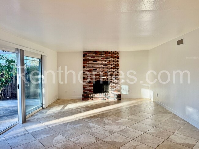Building Photo - 11895 Handrich Dr