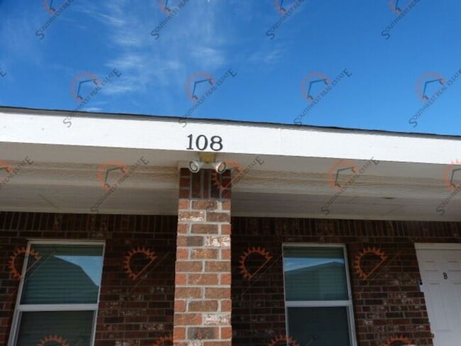 Building Photo - Modern 2 Bed 2 Bath apartment