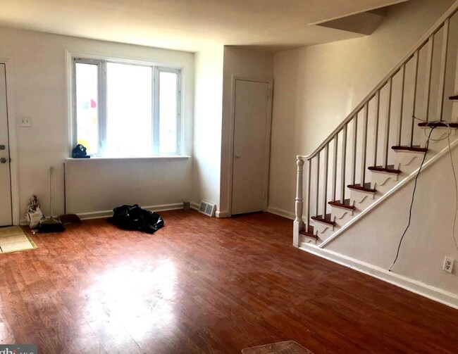 Building Photo - 3B1B Row House Northeast Philly available July 1st