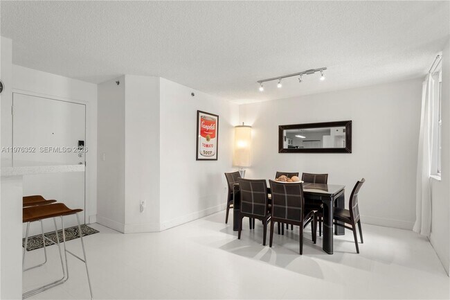 Foto del edificio - 19555 E Country Club Dr