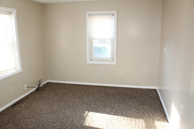 Building Photo - Single Family Home
