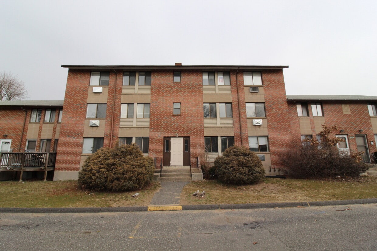 Primary Photo - 10 Henderson Dr