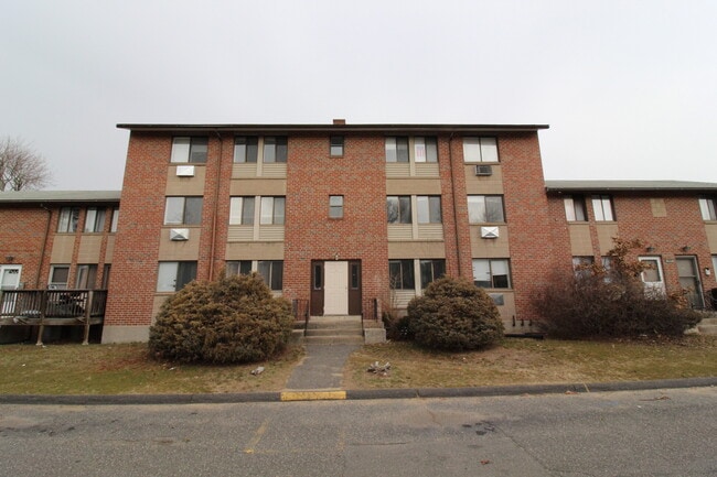 Building Photo - 10 Henderson Dr