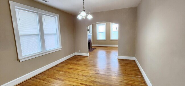 Foto del edificio - Bright & Spacious 2-Bedroom Apartment with Private Outdoor Space