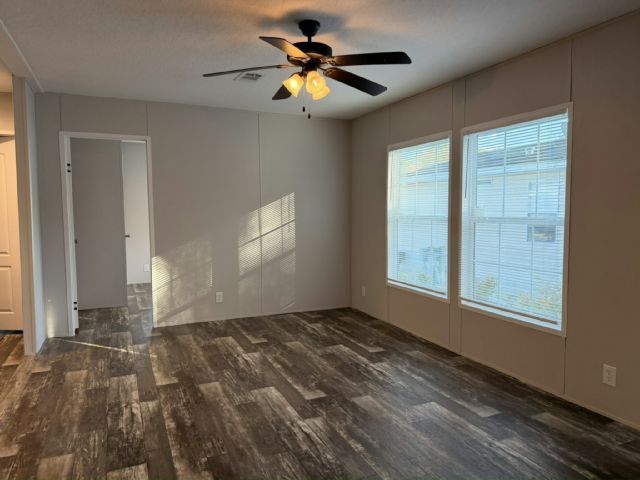 Foto del edificio - 1400 Banana Rd