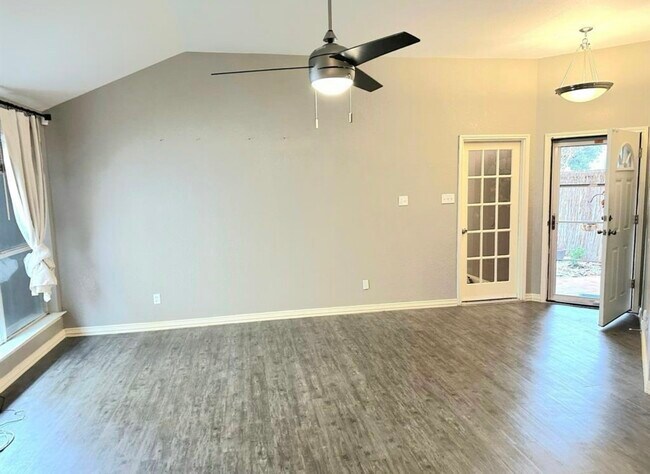 Foto del edificio - 859 Prairie Creek Dr