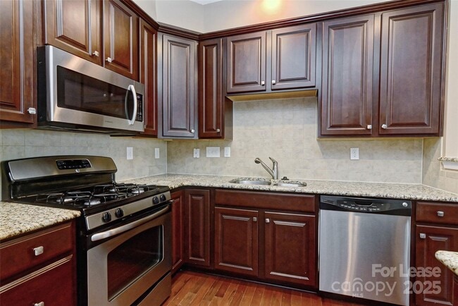 Foto del edificio - 7718 Sweet Fern Way