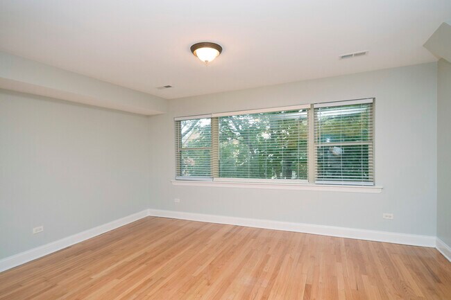 Building Photo - 1343 W Winona St