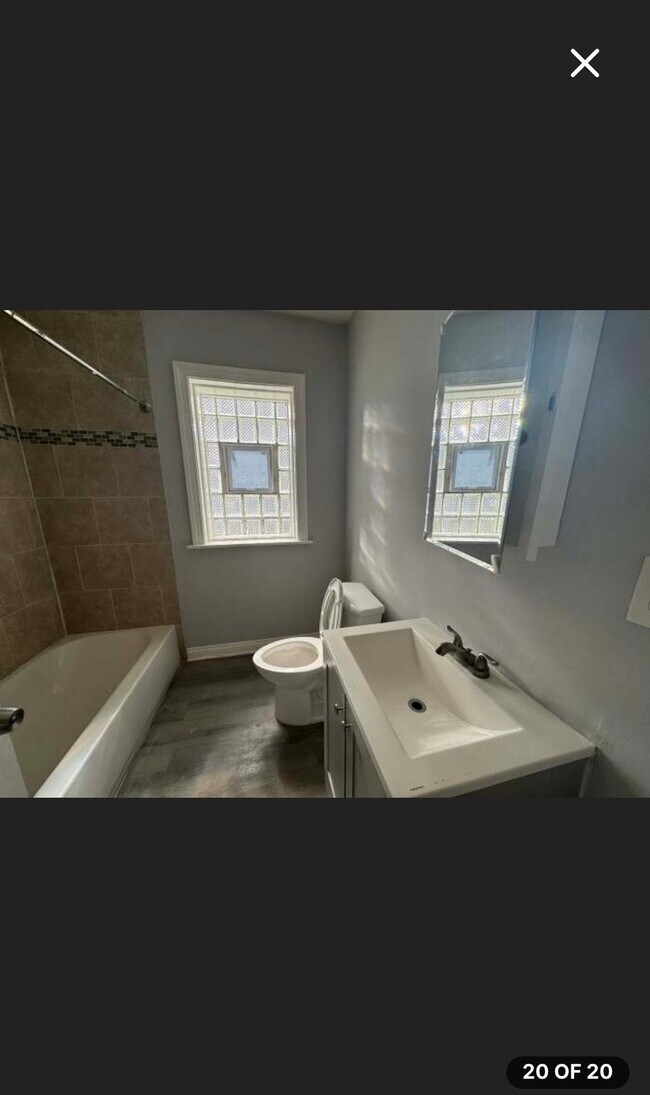 Foto del edificio - 7847 S Bennett Ave