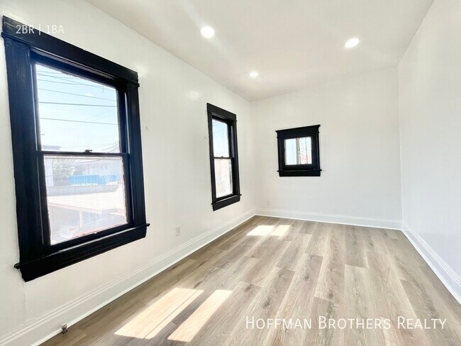 Building Photo - 1333 1/4 2nd Ave-A