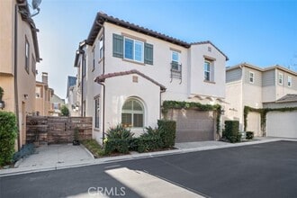 Building Photo - 3 Lavanda St