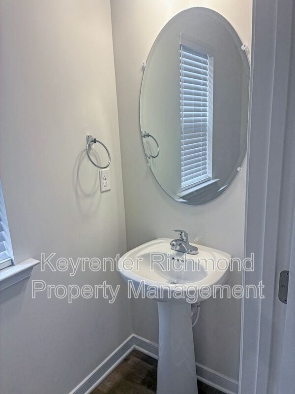 Foto del edificio - 3396 Dewsberry Ln