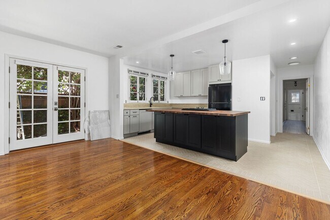 Foto del edificio - 720 N Harper Ave