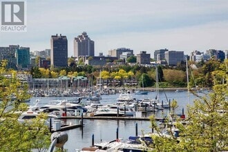Building Photo - 1067 Marinaside Crescent