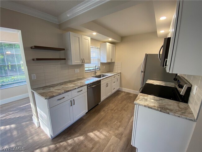 Building Photo - 1502 Edgewater Cir