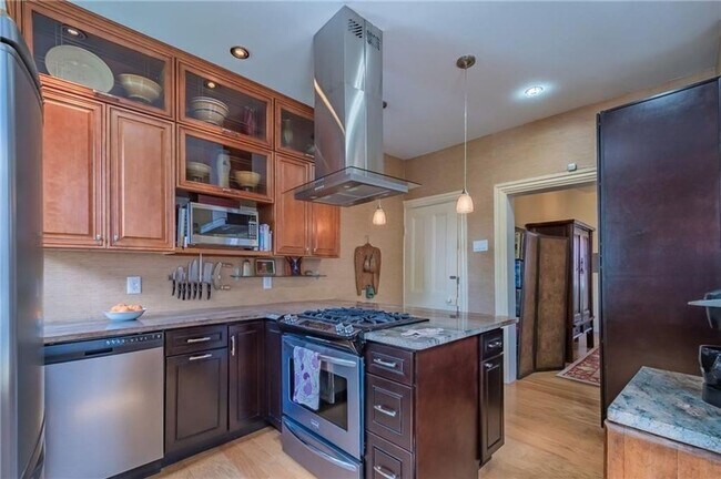 Foto del edificio - Lawrenceville - 2 BR Single Family Home, Air Condition, Hardwood Floors!