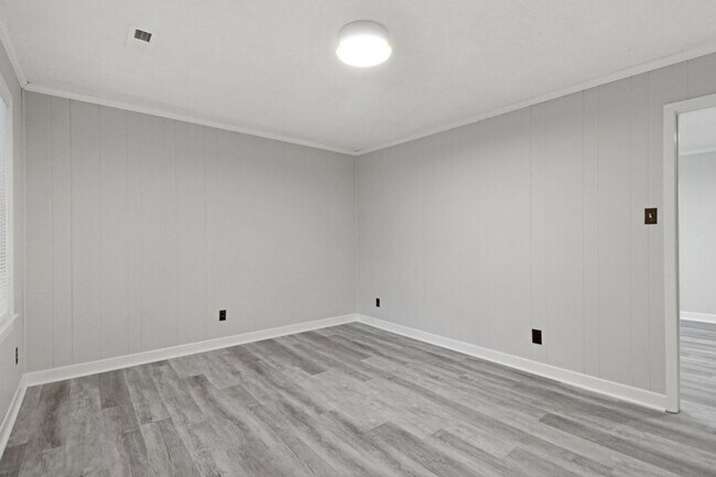 Foto del edificio - MOVE-IN READY! 3 BR, 1 BA Brick Ranch *EXCELLENT Wayne Mem. Drive Location!*