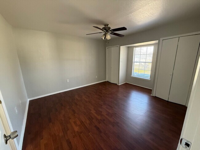 Building Photo - 1209 Shady Ln