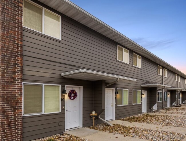 Foto del edificio - Majestic View Townhomes