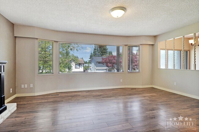 Building Photo - Charming 3 Bed + Den, 3 Bath House for Ren...