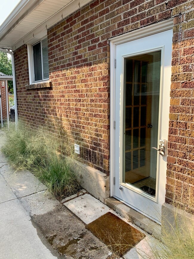Basement apartment private side access - 1738 S 300 E