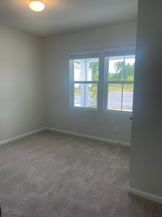 Building Photo - 978 Longleaf Dr