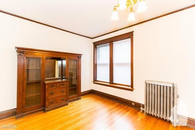 Building Photo - 2442 N Racine Ave