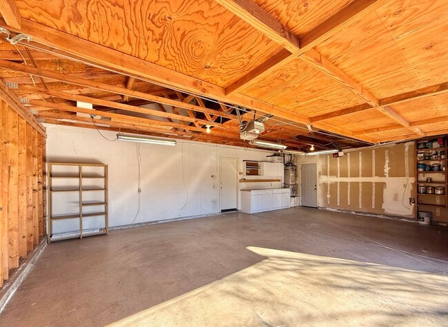 Foto del edificio - Entertainer’s Dream Single-Story Home on Corner Lot