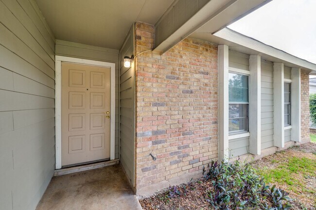 Foto del edificio - 1014 Cloverbrook St