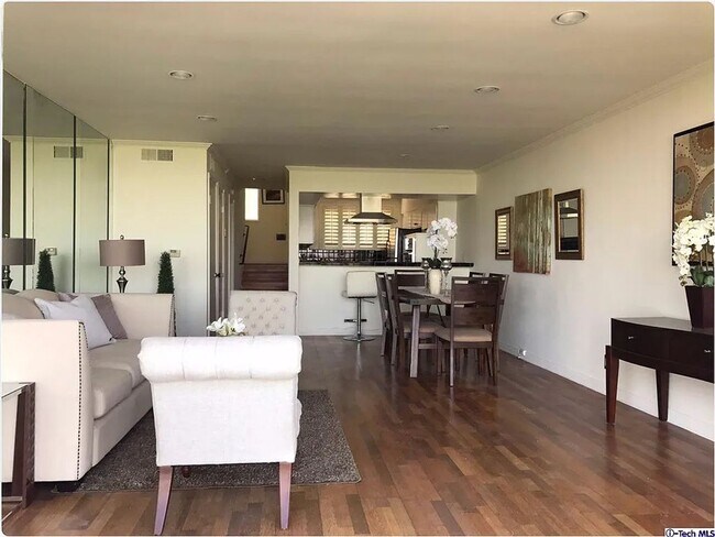Building Photo - Stunning apartment in Baldwin Hills