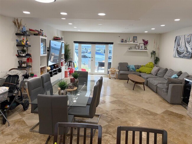 Foto del edificio - 3690 NE 167th St