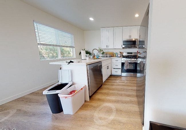 Building Photo - 5377 E Falls View Dr
