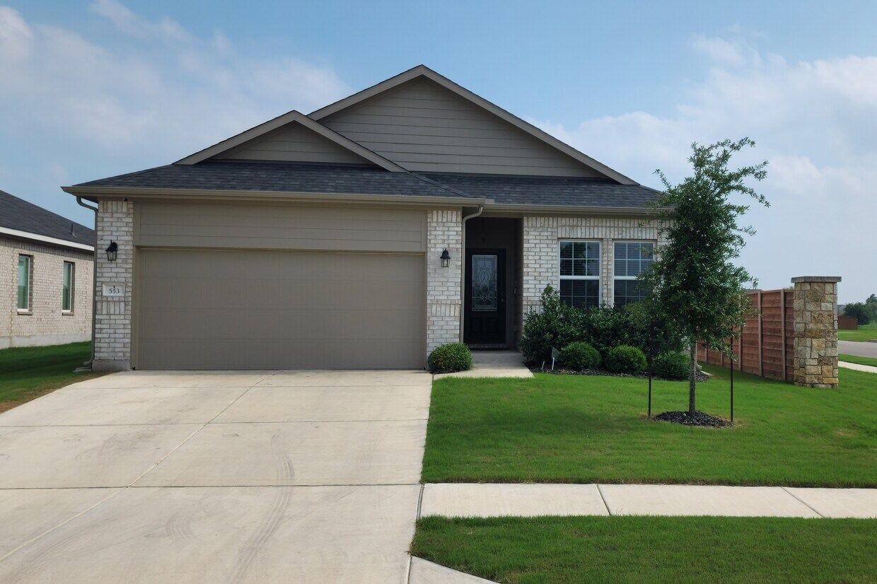 Primary Photo - 553 Warlander Way