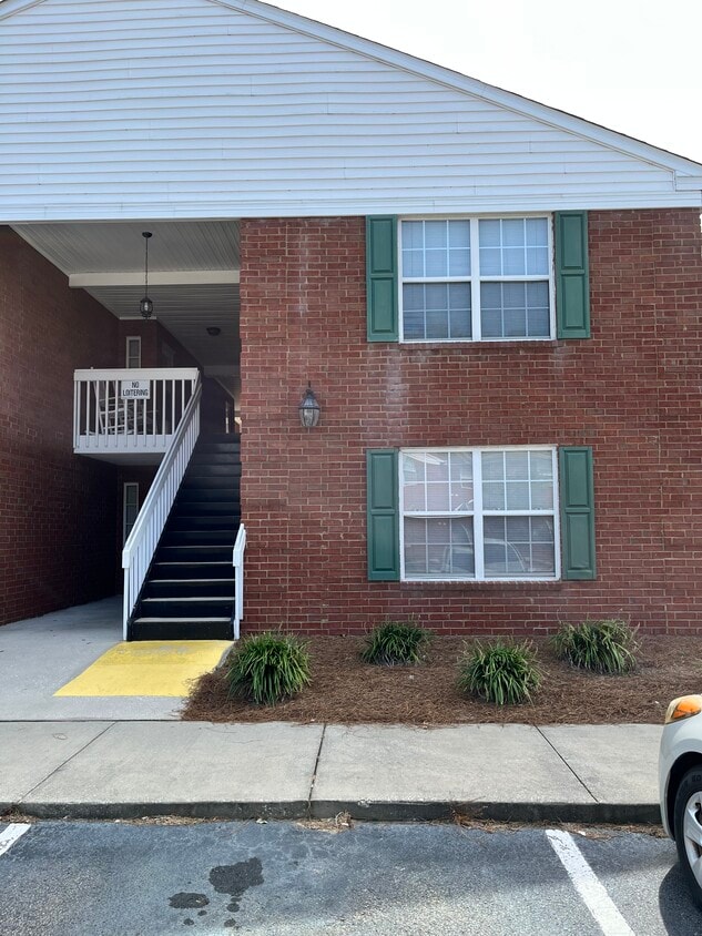 521 3rd Loop Rd Unit C, Florence, SC 29505 Condo for Rent in