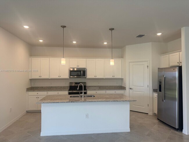 Building Photo - 14996 Palamos Cir
