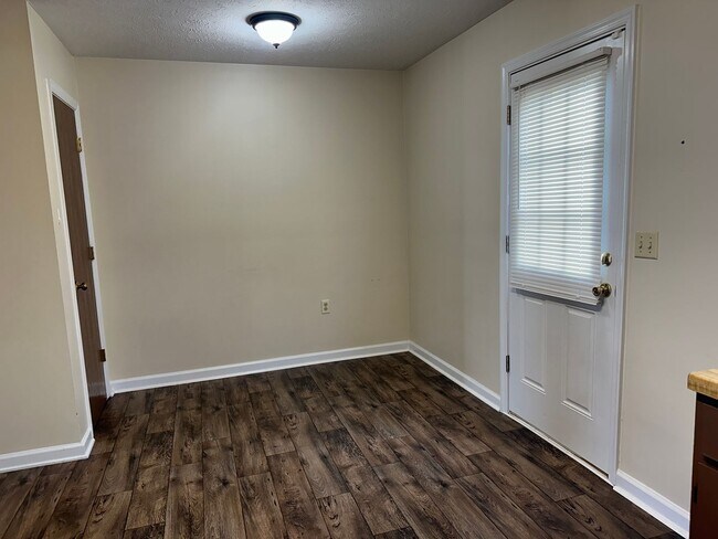 Foto del edificio - 348 Valley Mill Rd